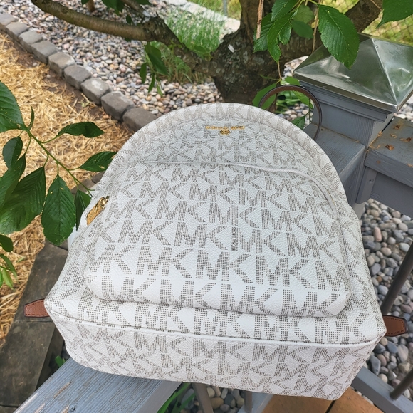 🔥SOLD🔥MICHAEL KORS🌻 ERIN MEDIUM MK LOGO SIGNATURE BACKPACK🎒 - Picture 7 of 13